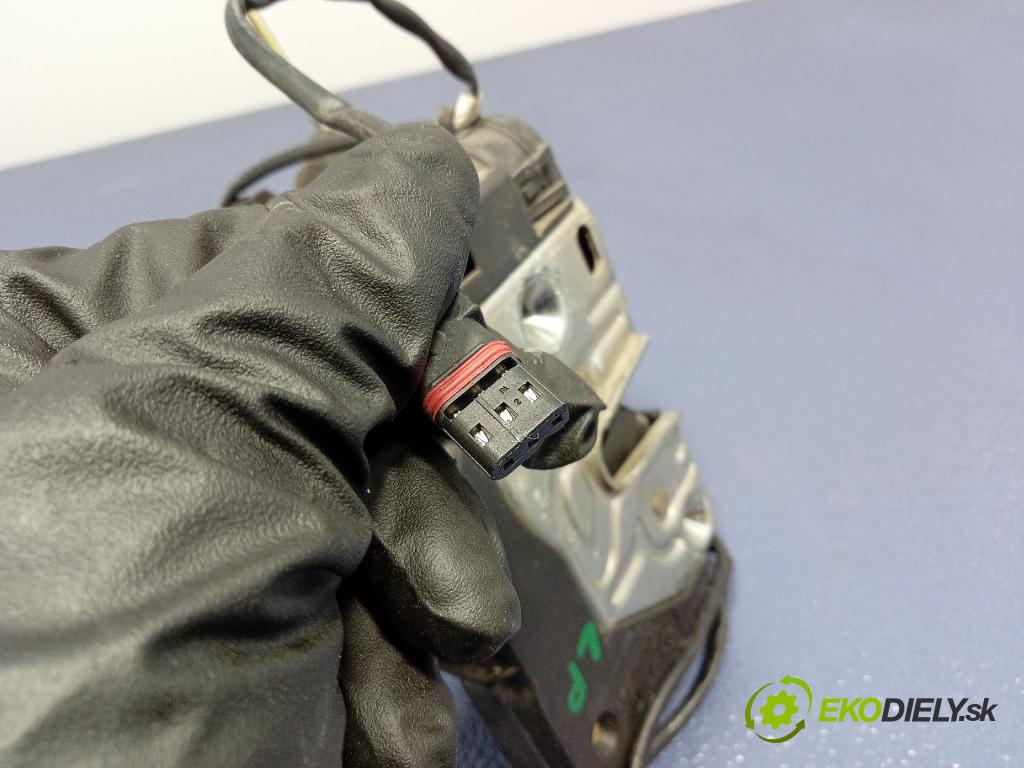 Mercedes C-klasa 2005 zámok dvere Predné Vľavo: 2037200135