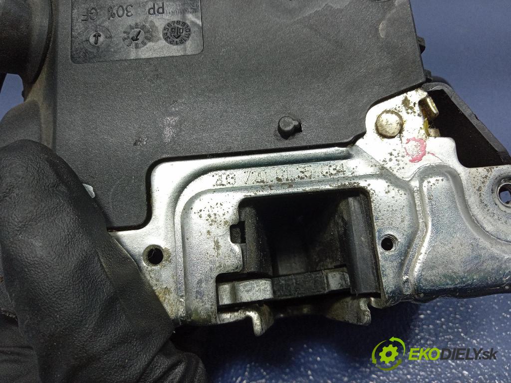 Mercedes C-klasa 2005 zámok dvere Predné Vľavo: 2037200135