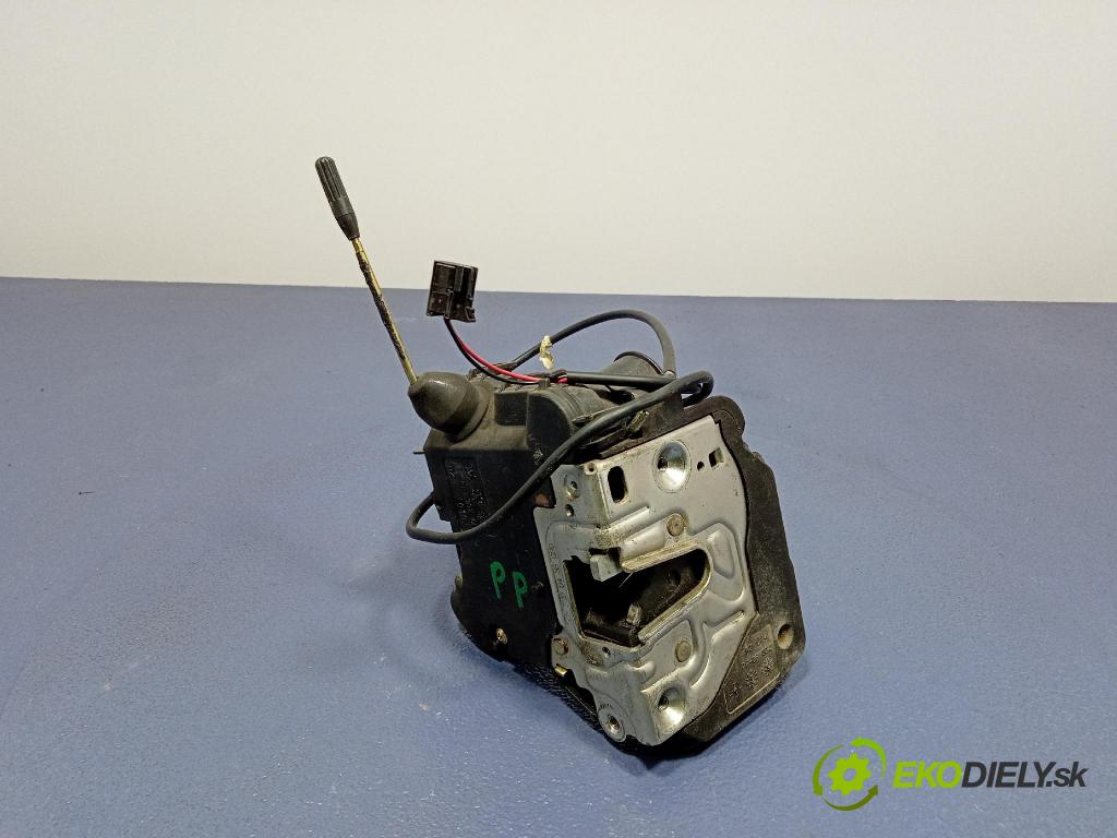 Mercedes C-klasa 2005 zámek dveře před v pravo: 2037200435