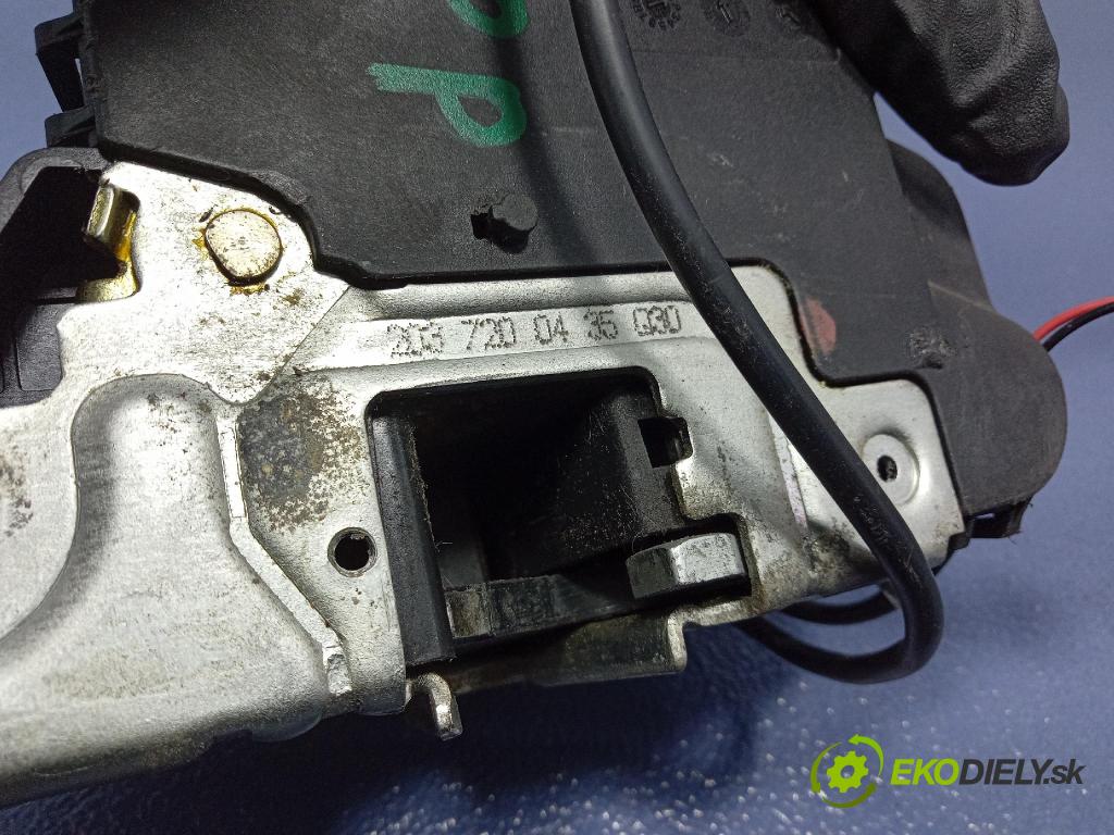 Mercedes C-klasa 2005 zámek dveře před v pravo: 2037200435