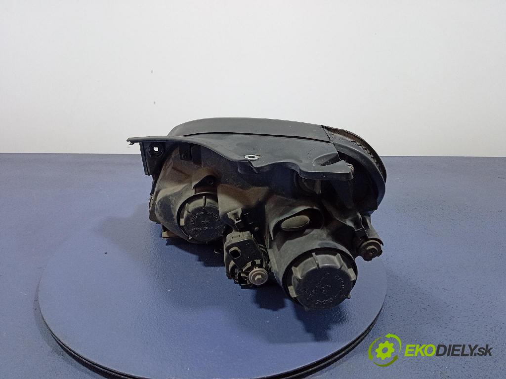 Kia Carens 2007 Reflektor: v pravo: 92102-1D0