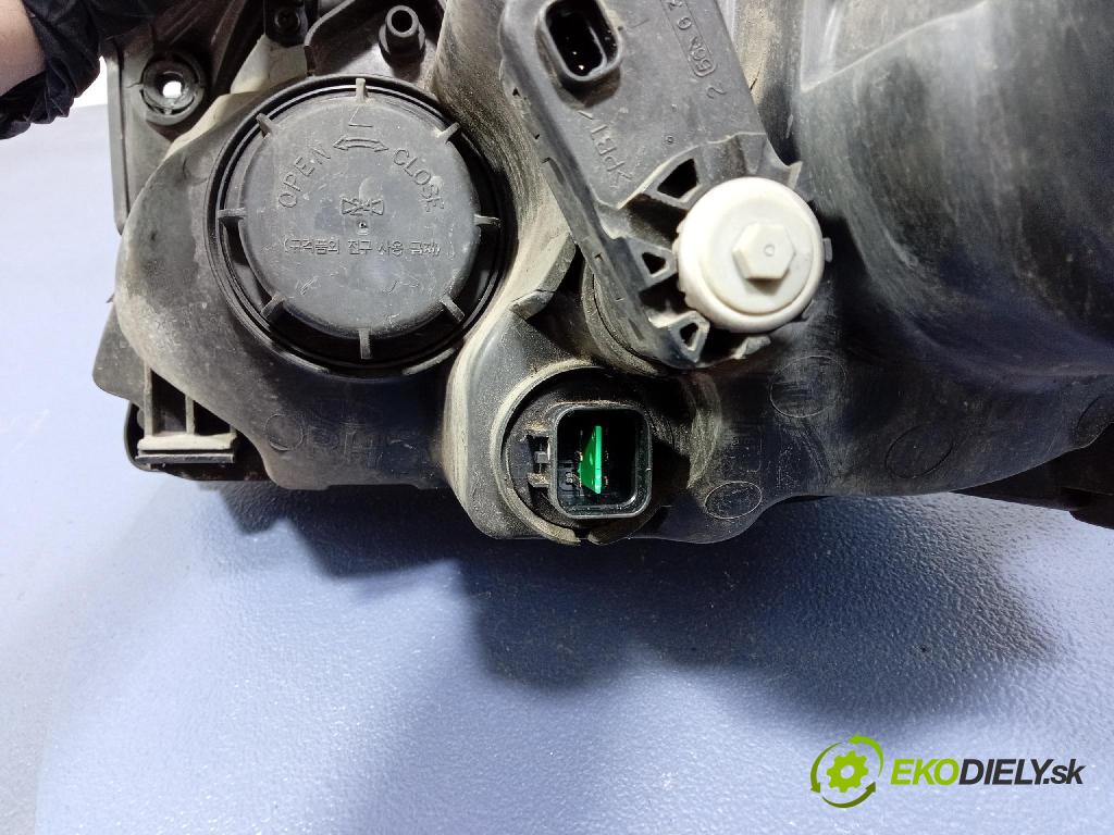 Kia Carens 2007 Reflektor: v pravo: 92102-1D0