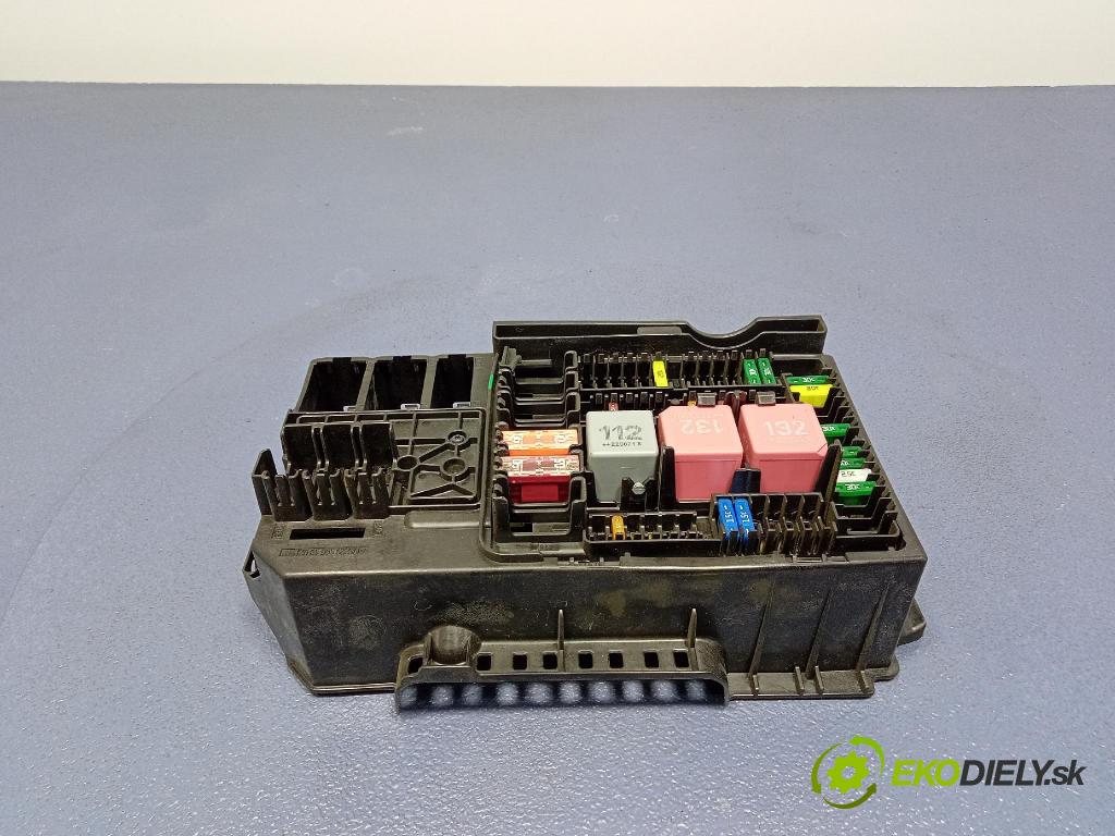 Mercedes S-Klasa 2022 skříňka Pojistky A2239061602