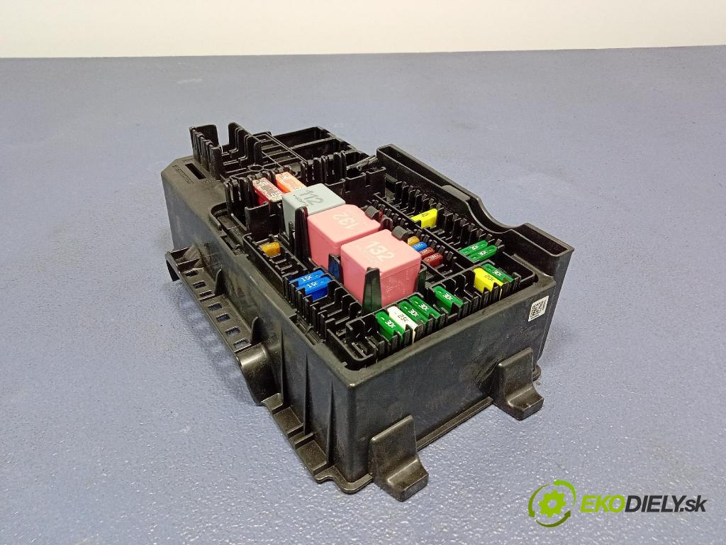 Mercedes S-Klasa 2022 skříňka Pojistky A2239061602