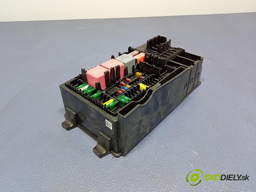 Mercedes S-Klasa 2022 skříňka Pojistky A2239061602