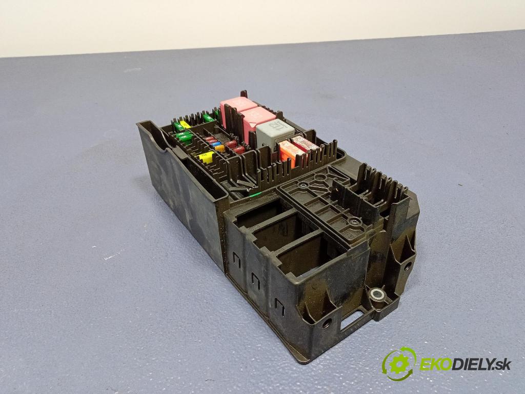 Mercedes S-Klasa 2022 skříňka Pojistky A2239061602