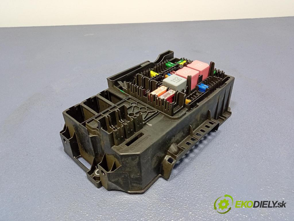 Mercedes S-Klasa 2022 skříňka Pojistky A2239061602