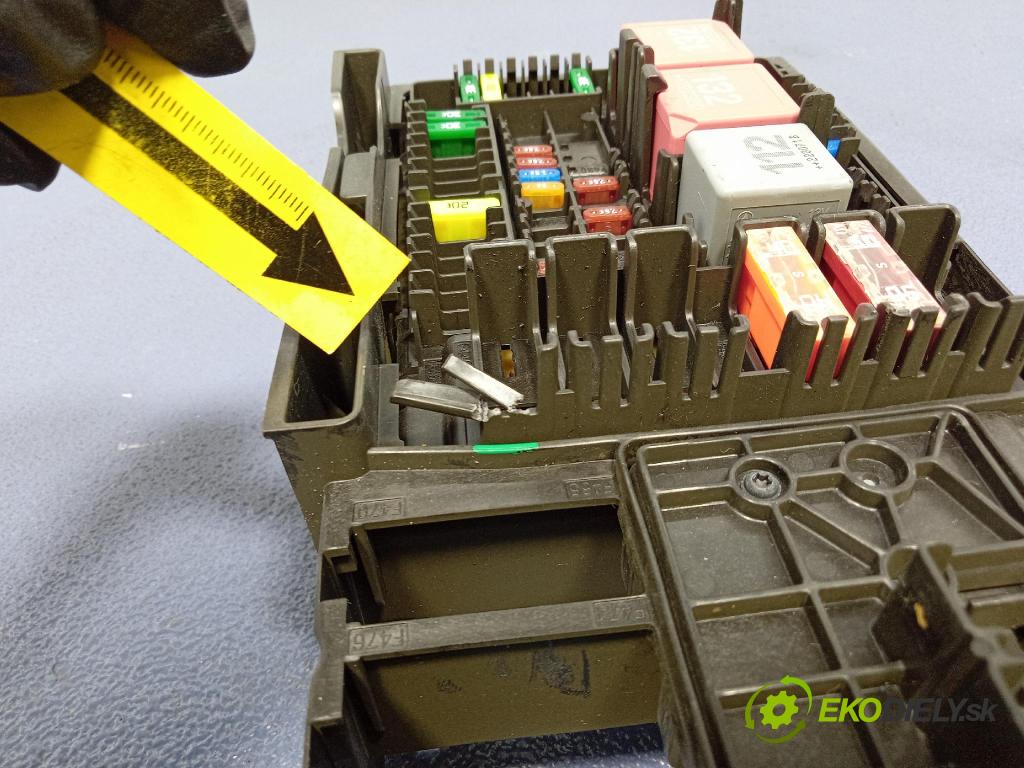 Mercedes S-Klasa 2022 skříňka Pojistky A2239061602