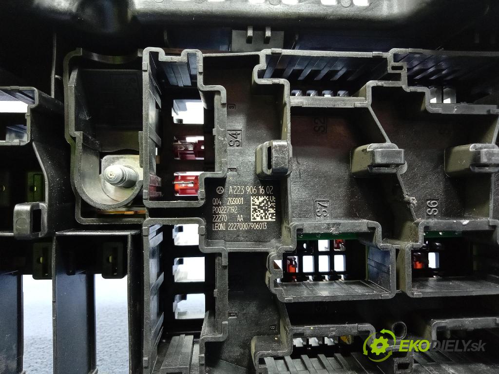 Mercedes S-Klasa 2022 skrinka Poistky: A2239061602