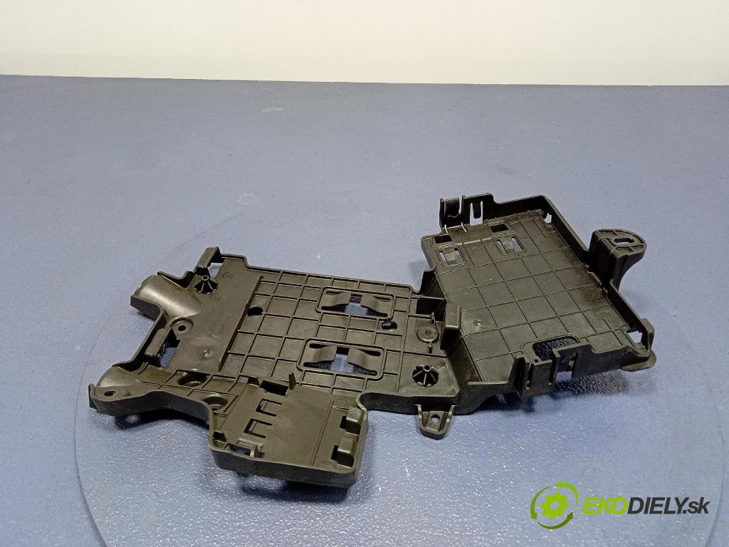 Mercedes S-Klasa 2022 kryt Plast: Interiéry: A2235454202