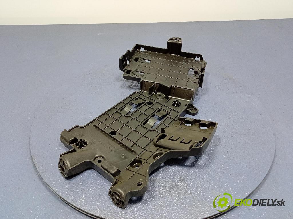 Mercedes S-Klasa 2022 kryt Plast: Interiéry: A2235454202