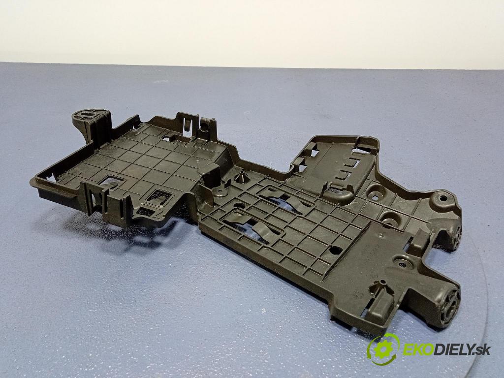 Mercedes S-Klasa 2022 kryt Plast: Interiéry: A2235454202