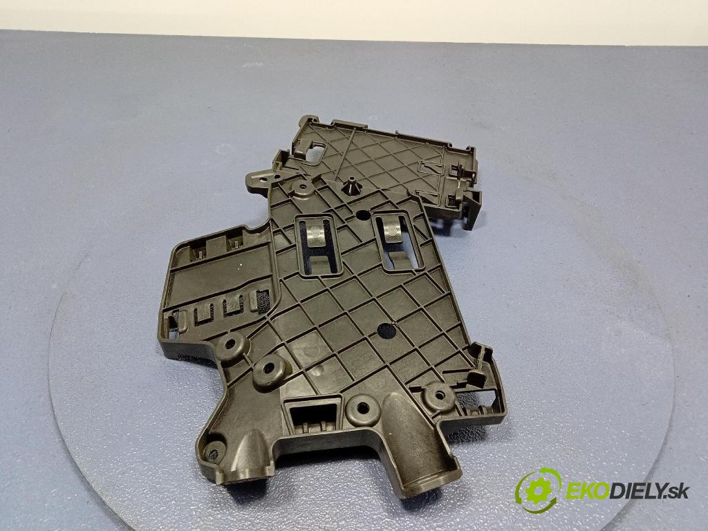 Mercedes S-Klasa 2022 kryt Plast: Interiéry: A2235454202