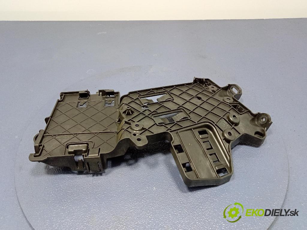 Mercedes S-Klasa 2022 kryt Plast: Interiéry: A2235454202