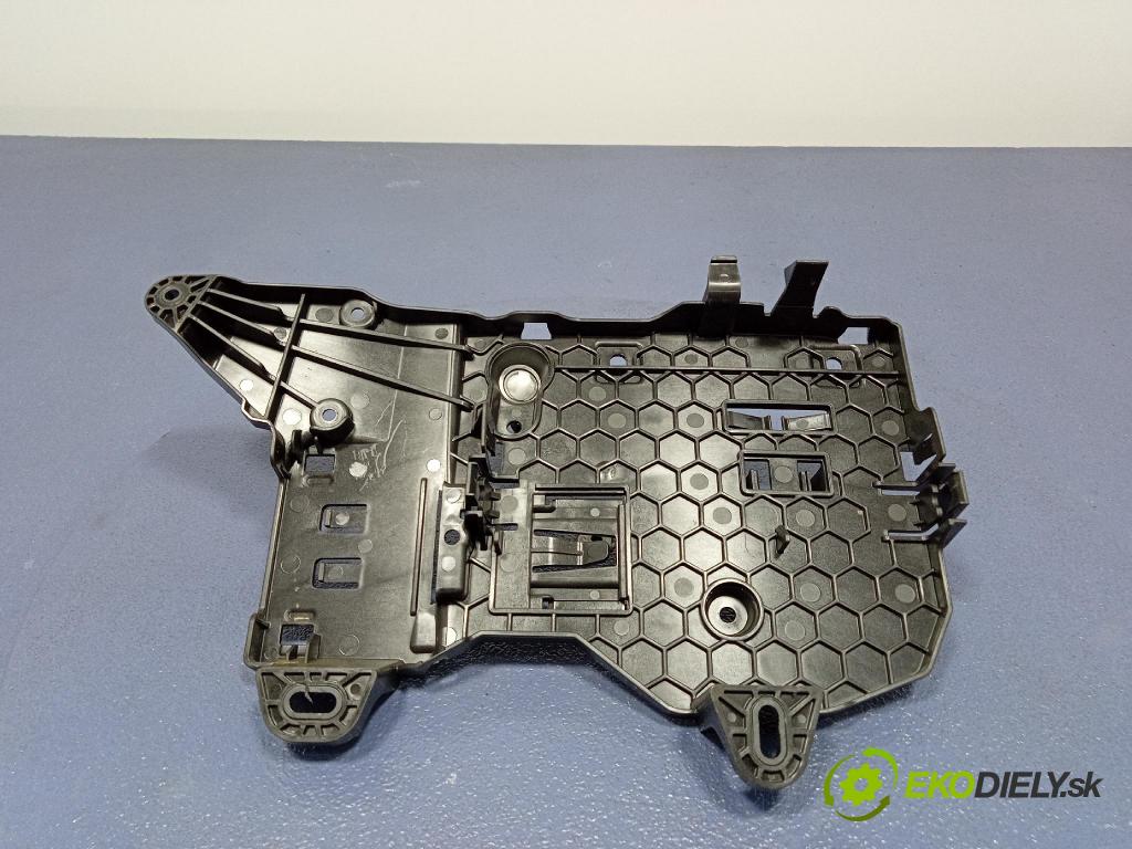 Mercedes S-Klasa 2022 kryt Plast: Interiéry: A2235452101