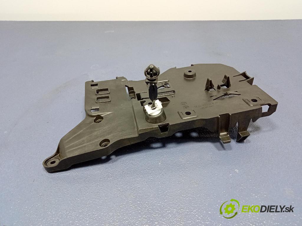 Mercedes S-Klasa 2022 kryt Plast: Interiéry: A2235452101