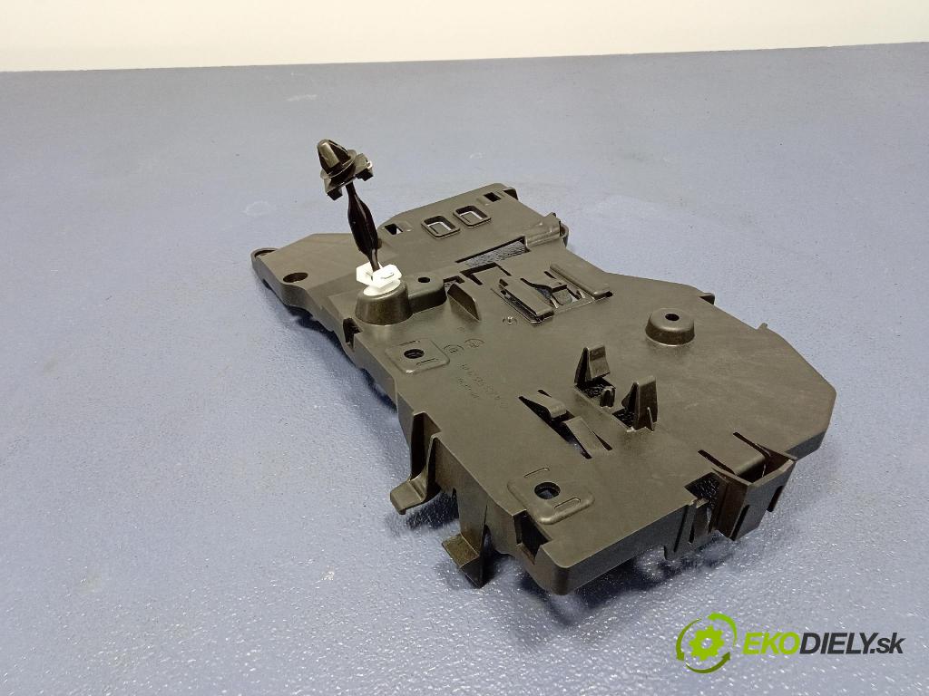 Mercedes S-Klasa 2022 kryt Plast: Interiéry: A2235452101