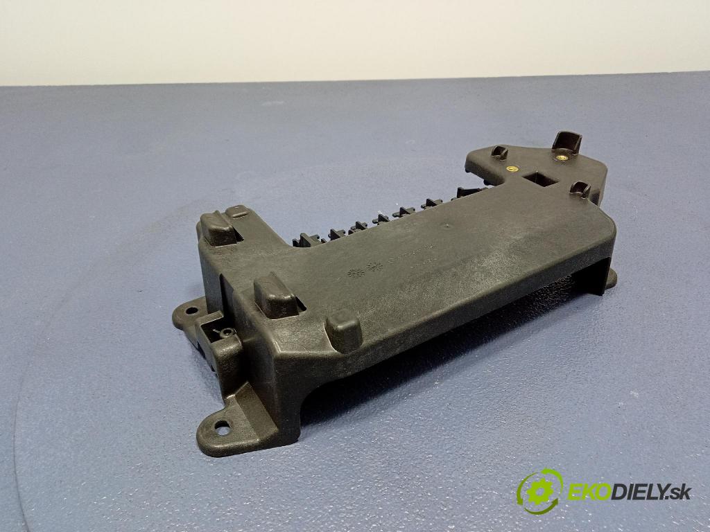 Mercedes S-Klasa 2022 skrinka Poistky: A2235403115