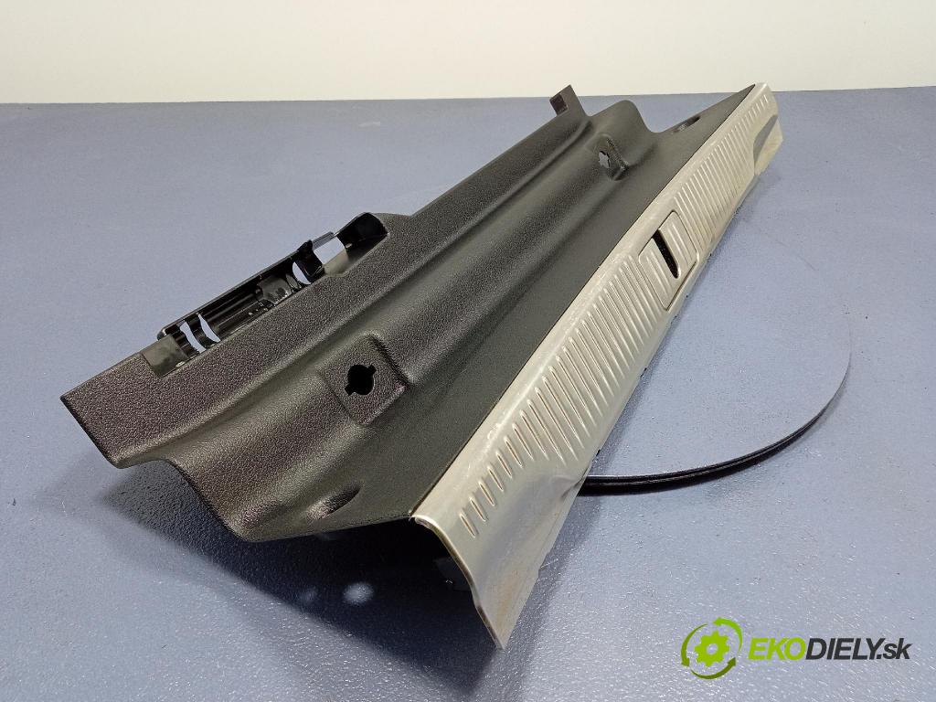 Mercedes S-Klasa 2022 lišta kufra: A2236908300