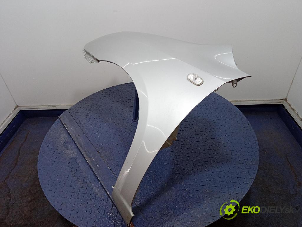 Kia Carens 2007 blatník Predné Vľavo: