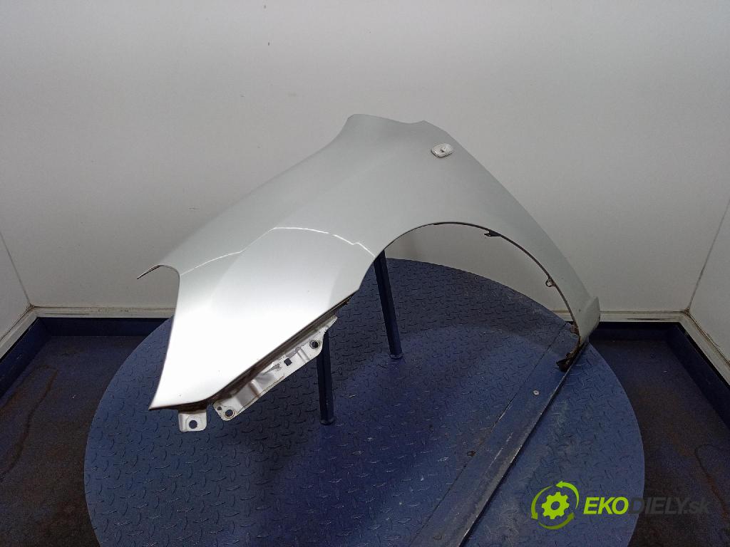 Kia Carens 2007 blatník Predné Vľavo: