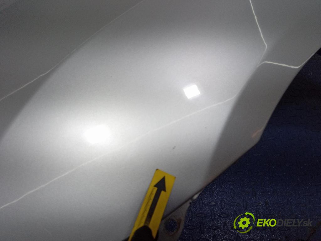 Kia Carens 2007 blatník Predné Vľavo: