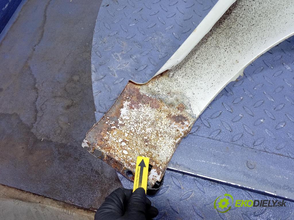 Kia Carens 2007 blatník Predné Vľavo: