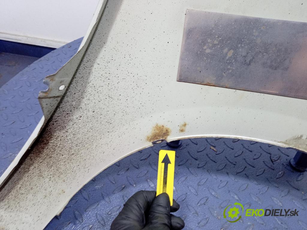 Kia Carens 2007 blatník Predné Vľavo: 