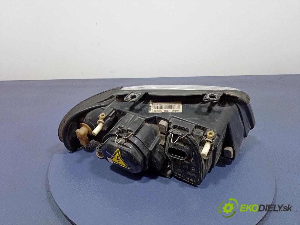 Audi A4 2000 Reflektor: Vľavo: 8D0941003AN