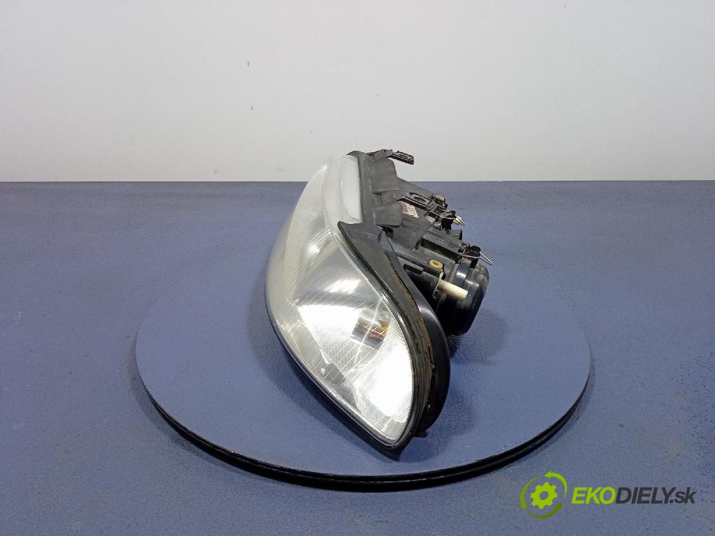 Audi A4 2000 Reflektor: Vľavo: 8D0941003AN