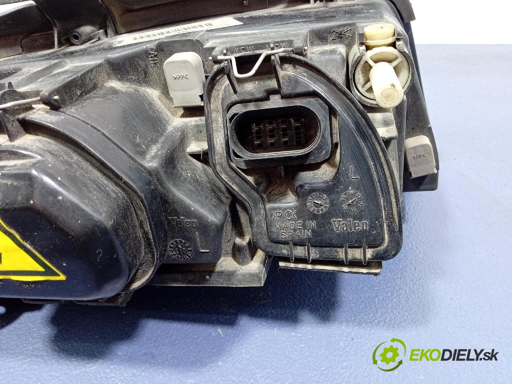 Audi A4 2000 Reflektor: Vľavo: 8D0941003AN