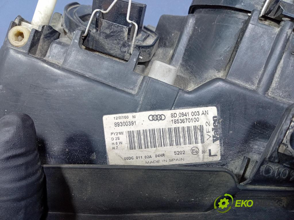 Audi A4 2000 Reflektor: Vľavo: 8D0941003AN