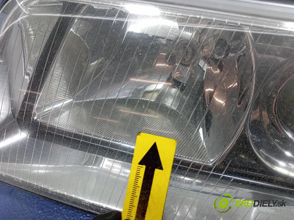 Audi A4 2000 Reflektor: Vľavo: 8D0941003AN