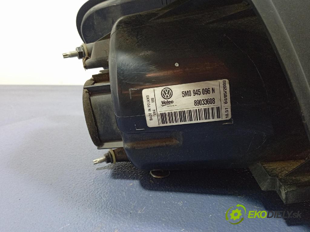 Vw Golf 2008 svetlo / reflektor zad Prava: Vonkajsia: 5M0945096N