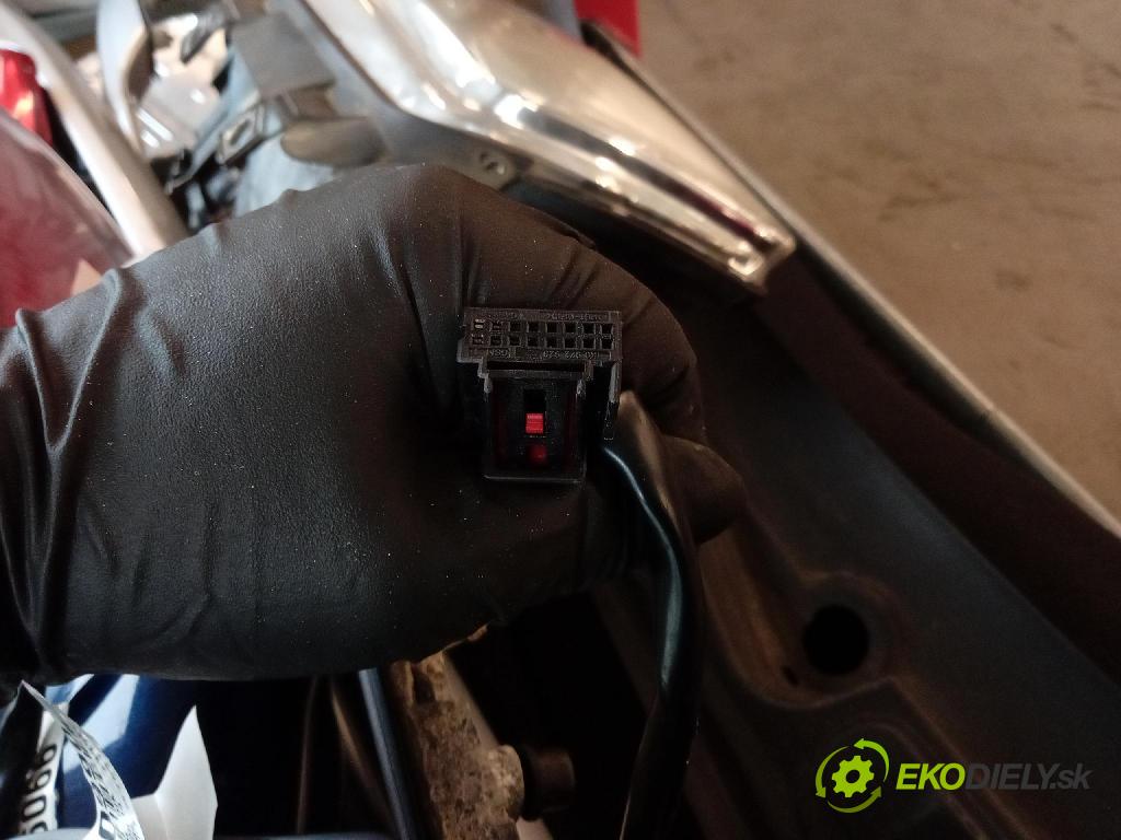 Vw Golf 2008 zrkadlo Vľavo: 