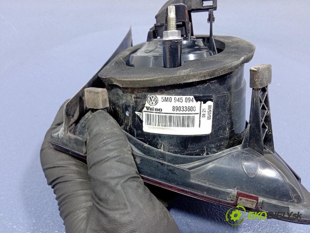 Vw Golf 2008 svetlo / reflektor zad Prava: Vnútri: 5M0945094J