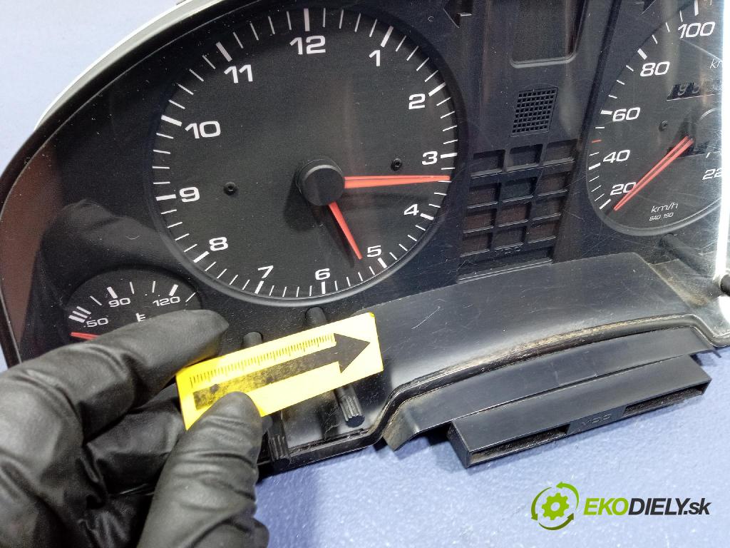 Audi 80 1993 Přístrojová deska 8A0919033CA