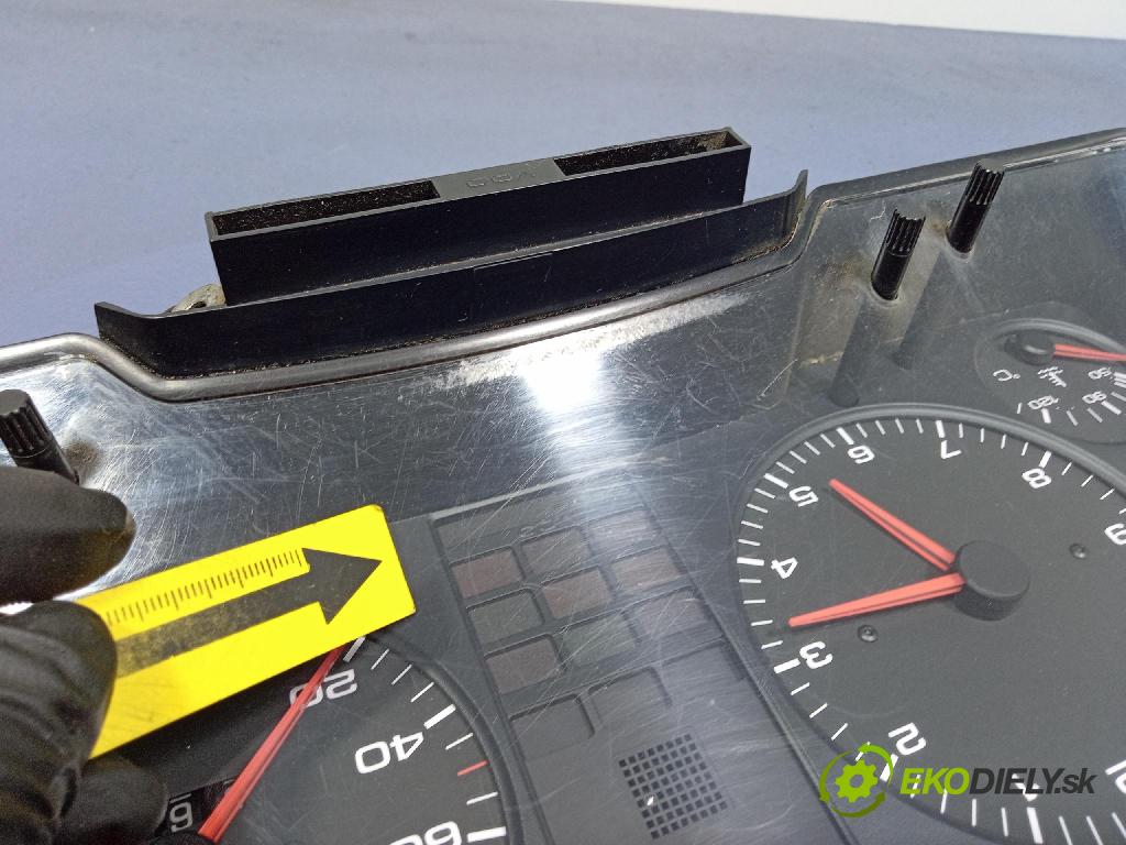 Audi 80 1993 Přístrojová deska 8A0919033CA