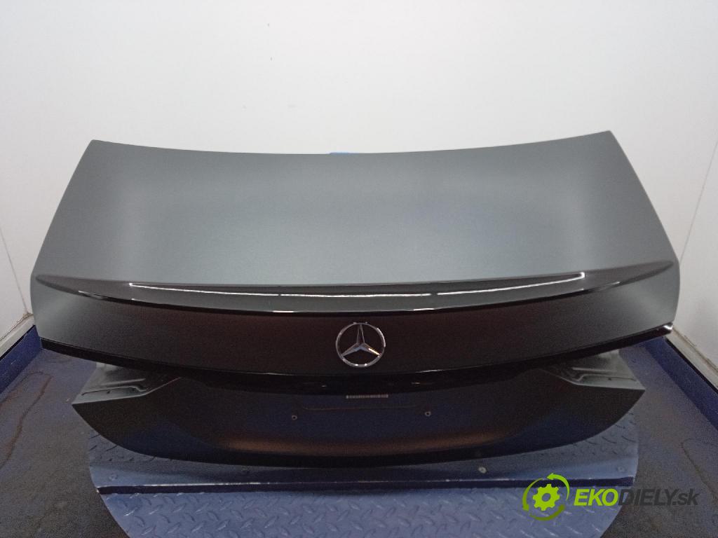 Mercedes S-Klasa 2022 zadna dveře kufra: kufra: