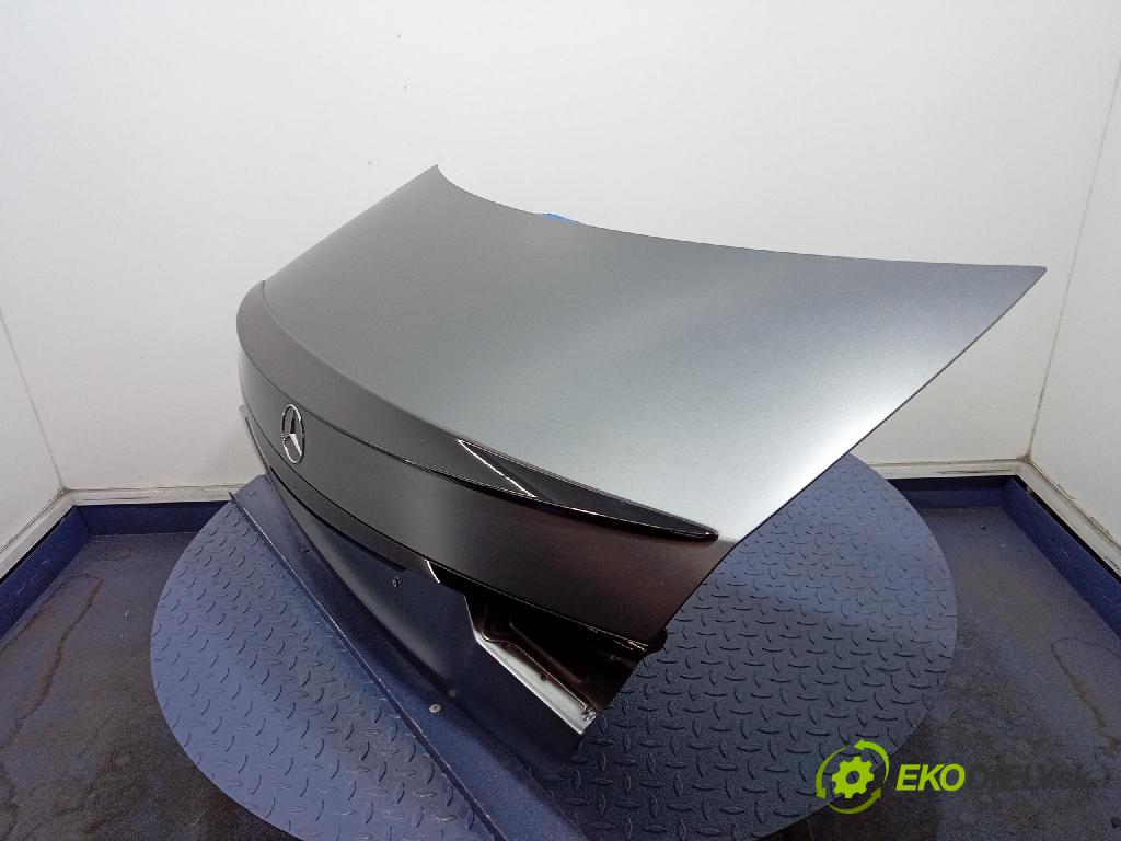 Mercedes S-Klasa 2022 zadna dveře kufra: kufra: