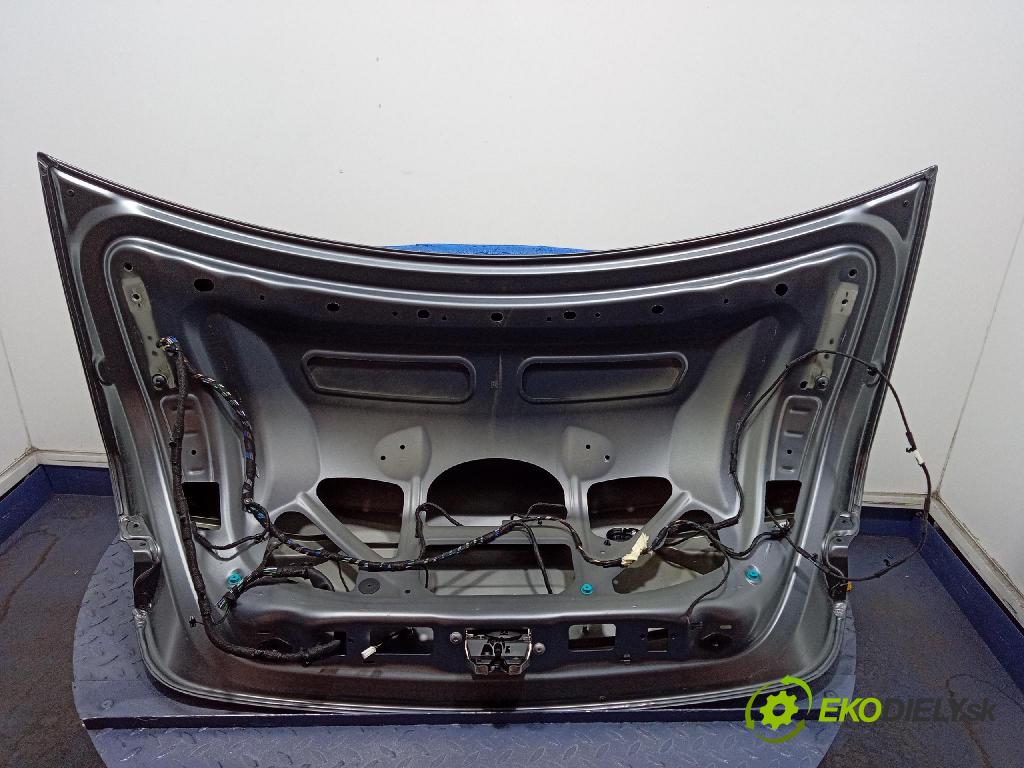 Mercedes S-Klasa 2022 zadna dveře kufra: kufra: 