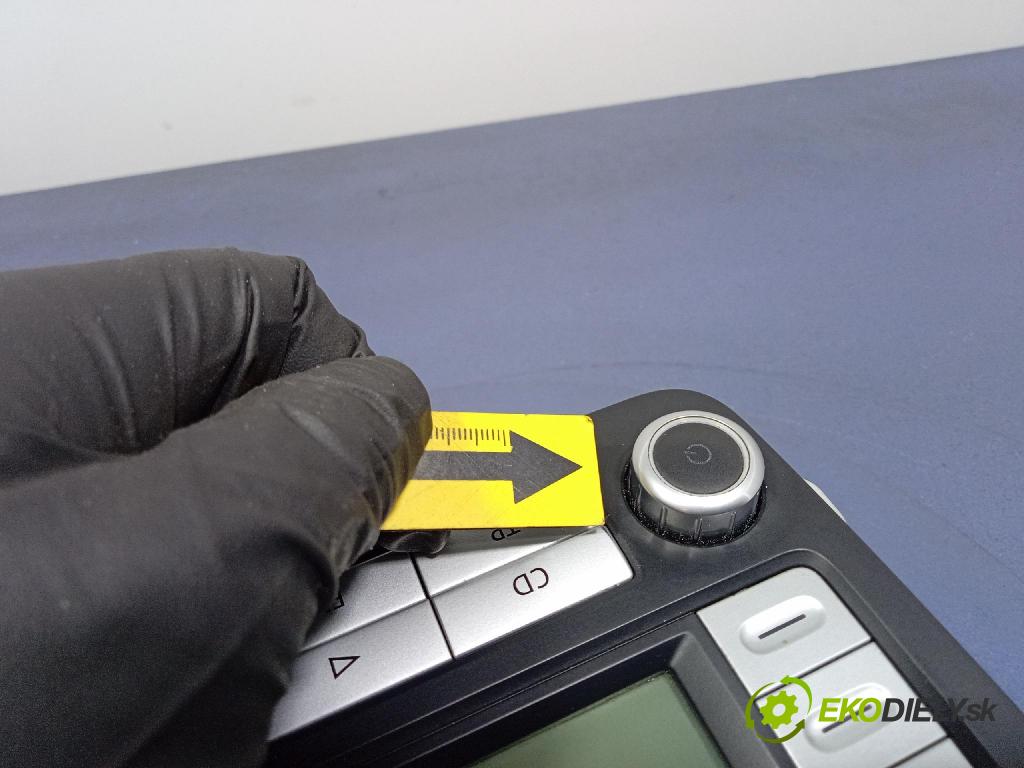 Vw Golf 2008 Radio I Navigácia: 5M0035186C