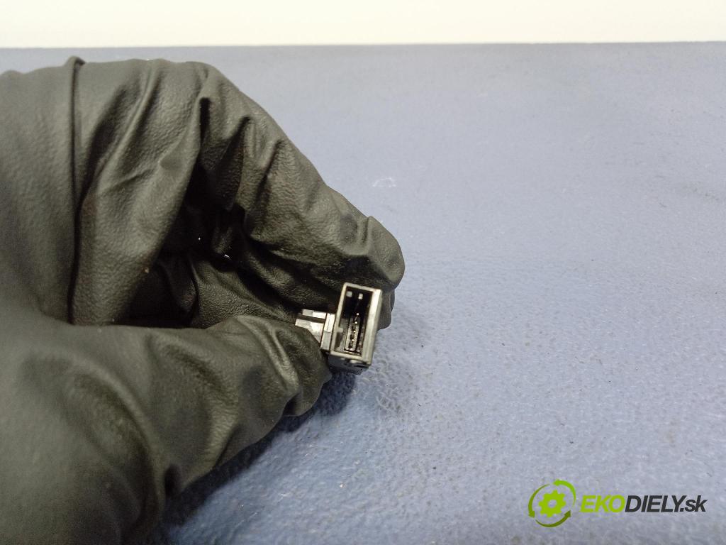 Mercedes S-Klasa 2022 Svietidlá: Vnútri: A0009007129