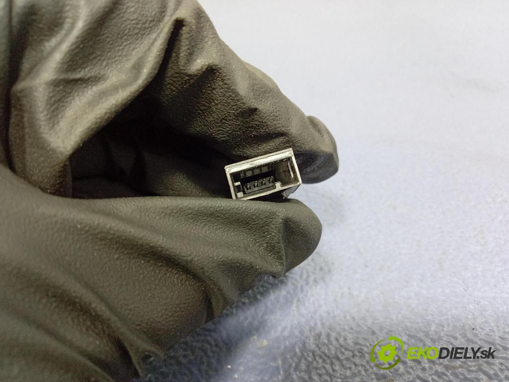 Mercedes S-Klasa 2022 Svietidlá: Vnútri: A0009007129