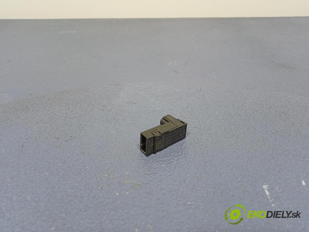 Mercedes S-Klasa 2022 Svietidlá: Vnútri: A0009007129