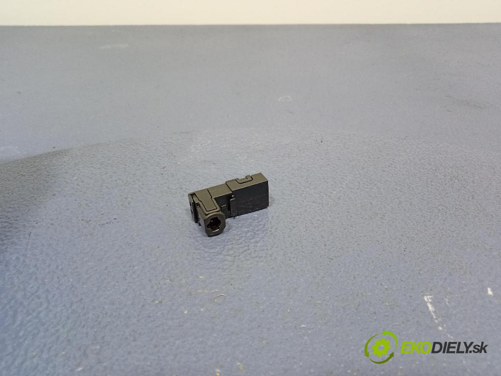 Mercedes S-Klasa 2022 Svietidlá: Vnútri: A0009007129