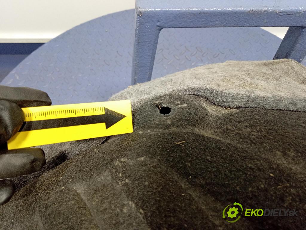 Mercedes S-Klasa 2022 Blatník: plastický: zad 