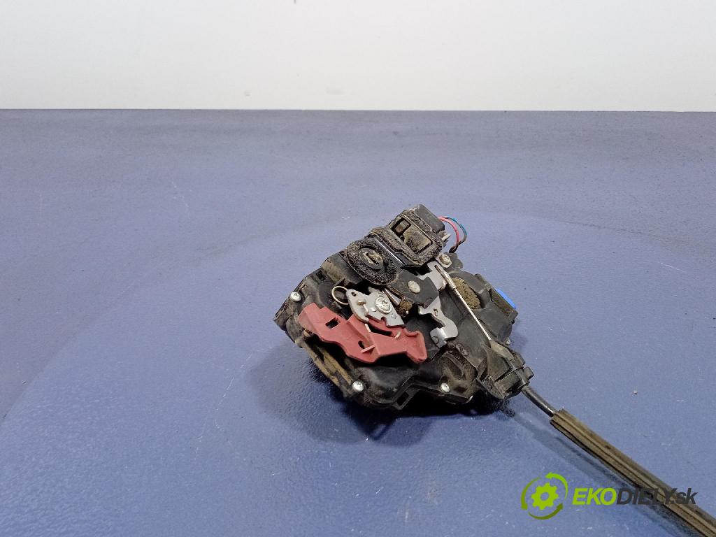 Skoda Roomster 2007 zámek dveře Zad: v pravo: 5J7839016A