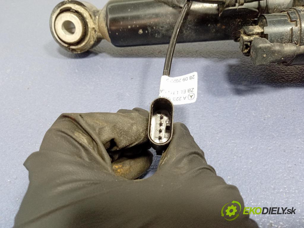 Mercedes S-Klasa 2022 tlmič zad Vľavo.: A2233209503