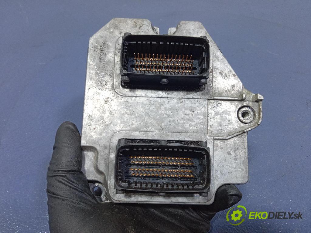 Opel Vectra 2005 řídící jednotka Motor: 55557540